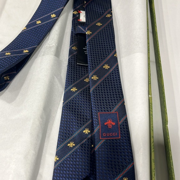 Gucci midnight navy and red silk bee web tie - Picture 6 of 8